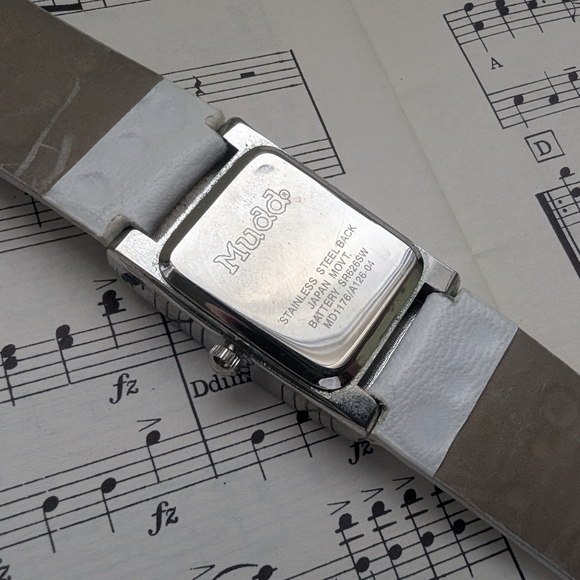 Mudd White Quartz Wearable - Picture 3 of 6